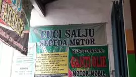 Cuci Salju Sepeda Motor