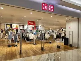 UNIQLO PAKUWON MALL Surabaya