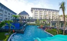 Kolam Renang Hotel Harris