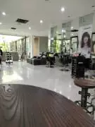 Jonathan Salon Pusat